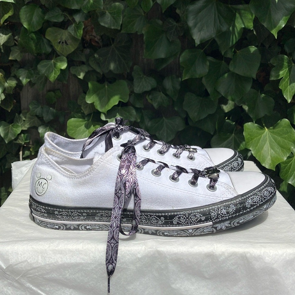 Converse X Miley Cyrus Chuck Taylor All Star Low Sneakers In White Black Bandana - Picture 2 of 10